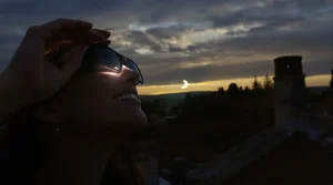 L’éclipse du siècle arrive et va plonger la France dans le noir : « On ne reverra pas ça »