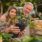 « Les plantes cultivées localement sont plus résistantes » : son marché engagé révolutionne les jardins